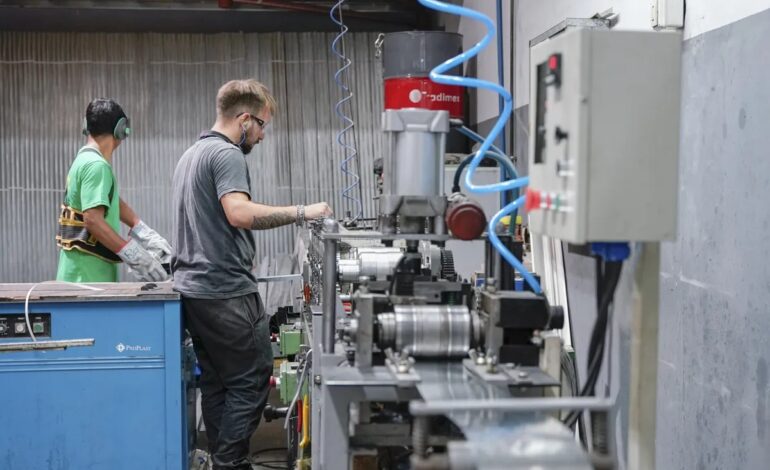 La industria pyme cayó un 9,8% en 2024