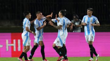 Argentina, tras golear a Brasil, enfrenta a Colombia en el Sudamericano Sub-20