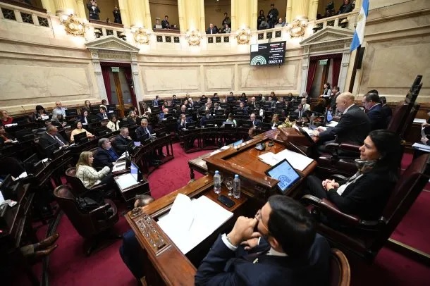 Escándalo en el Senado: Seis empleados fueron suspendidos por ver una película en horario laboral