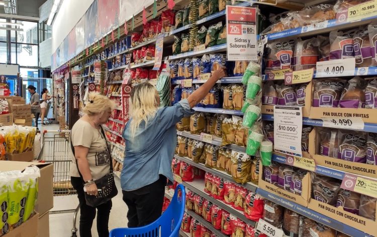 El 57% de los argentinos no llega a fin de mes y crece el “endeudamiento para comer”