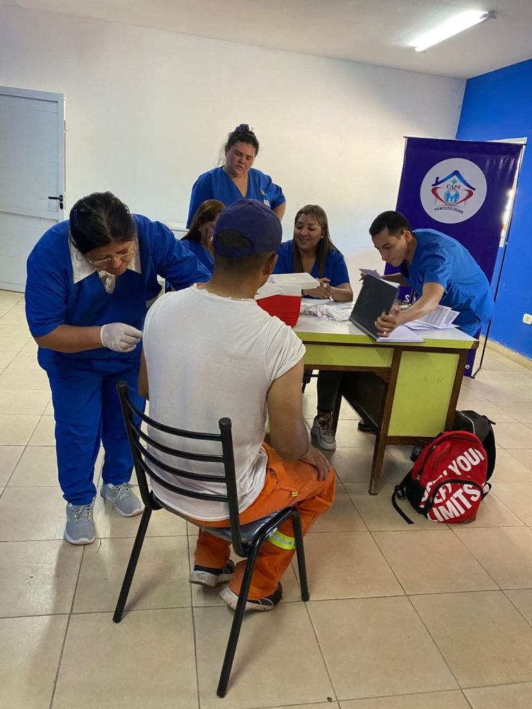 Continúa la campaña de vacunación contra el dengue en la Capital