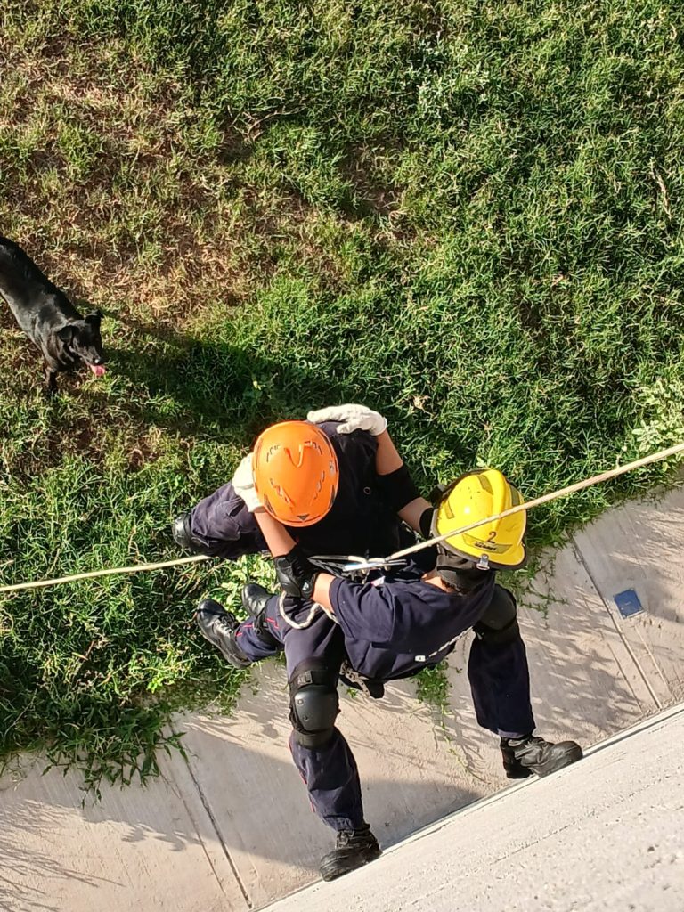 Bomberos Voluntarios realizaron un simulacro de rescate en altura en Santiago del Estero