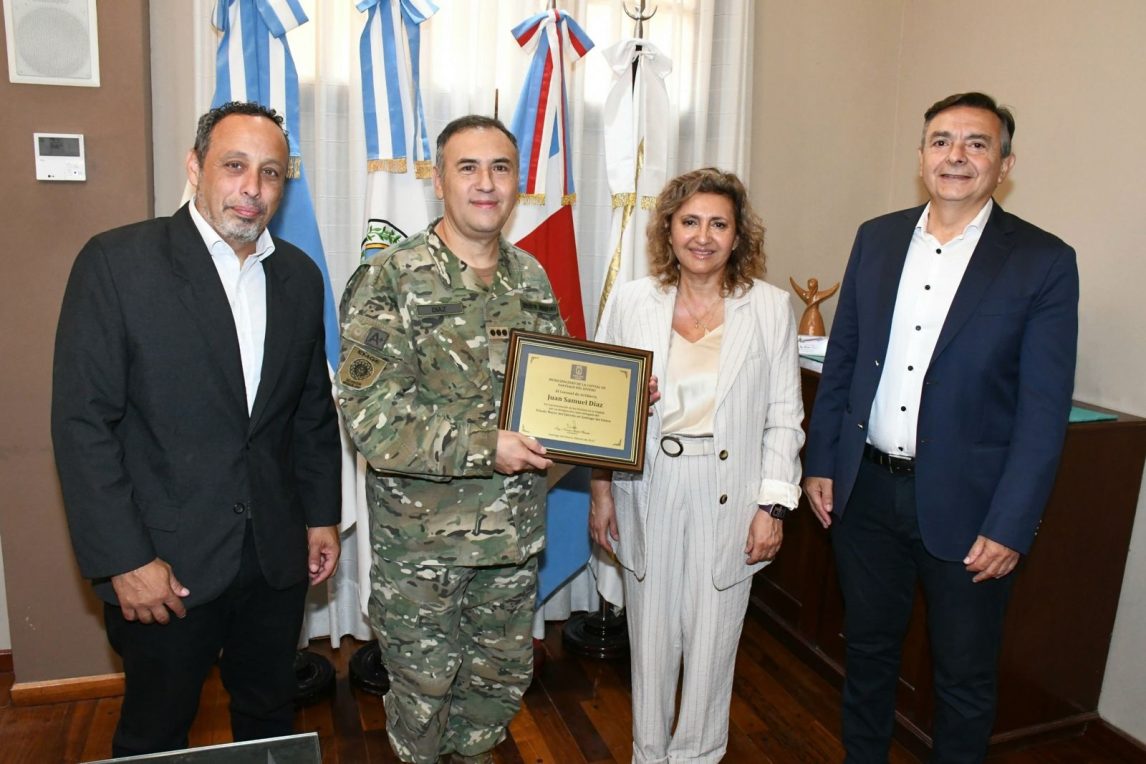 La intendente de Fuentes recibió al delegado del Ejército Argentino en Santiago del Estero