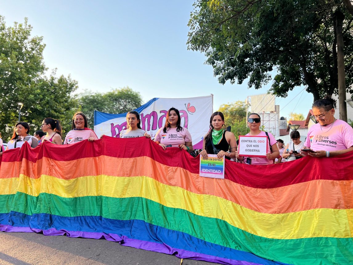 VIDEO: Así fue la marcha “del Orgullo Antifascista” en Santiago del Estero