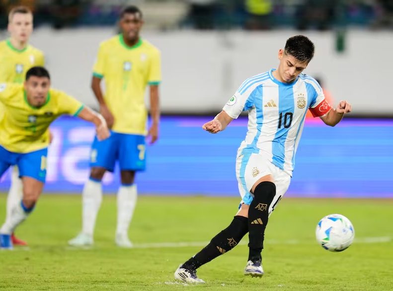 Sudamericano Sub 20: Brasil le empató a Argentina en el último tramo y la definición será el domingo