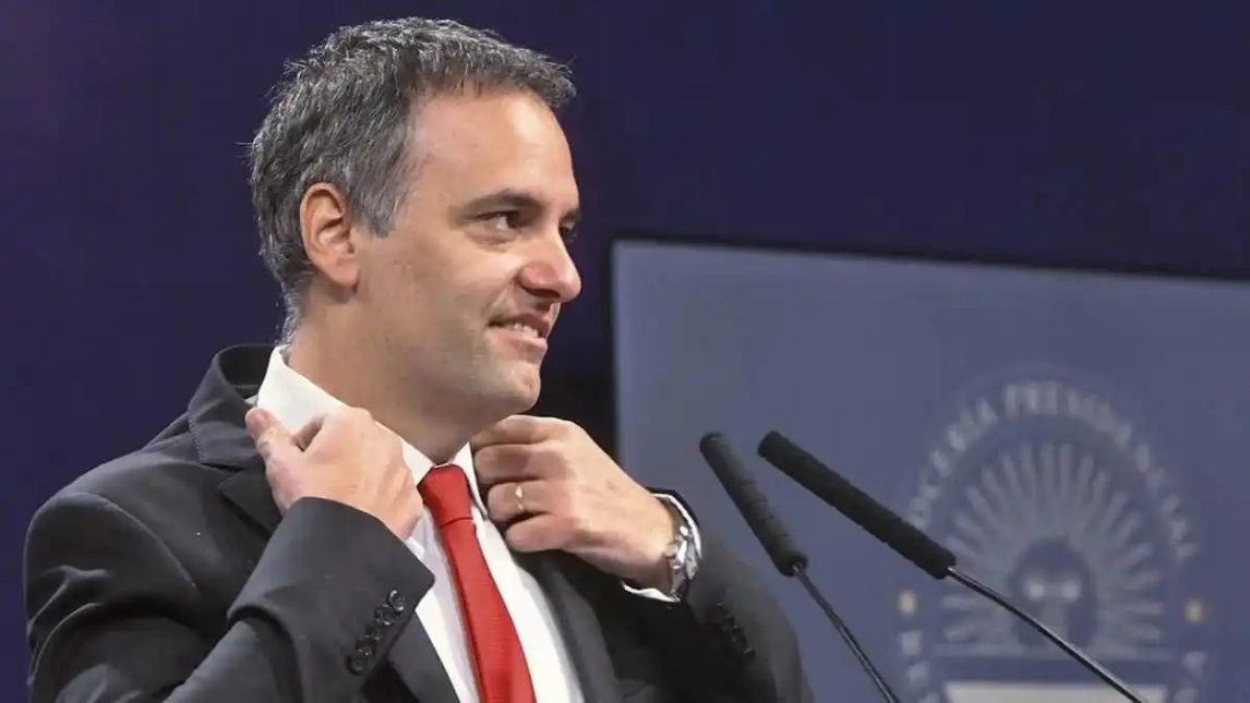 Recién llegó y ya hay rispideces: Adorni le contestó al nuevo subsecretario de ambiente por sus dichos