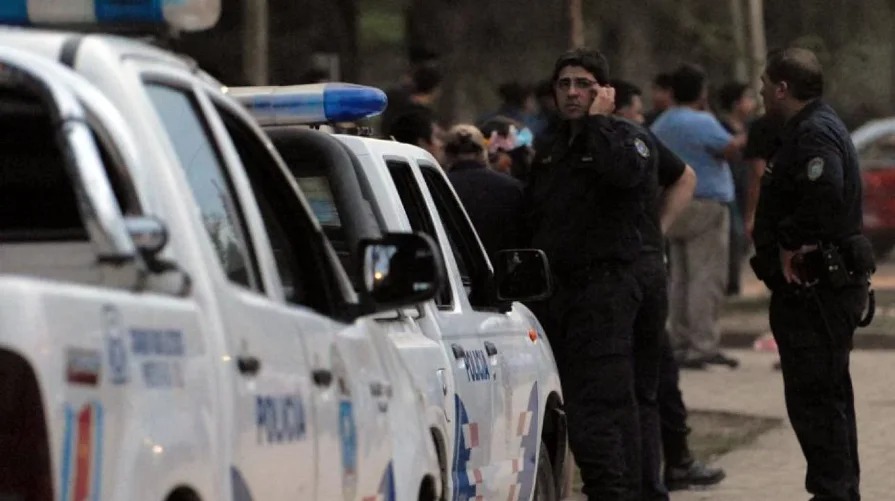 En medio de una salvaje pelea a la salida de un boliche, apuñalaron a un adolescente de 17 años
