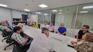 La Municipalidad garantiza la continuidad de transporte público tras un acuerdo