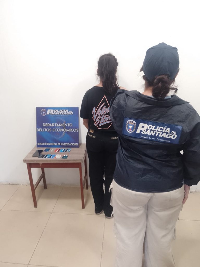 Detienen a joven estafadora: Se hizo pasar por gerente de un súper para robar a una mujer