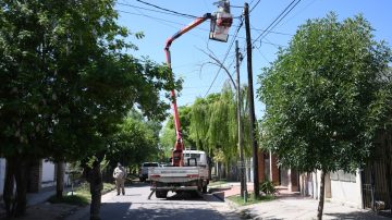 Electricidad de Capital realizó trabajos de mantenimiento del alumbrado en los barrios Siglo XX, Huaico Hondo y Borges