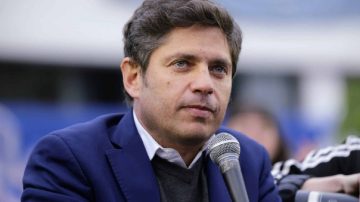 Kicillof afirmó que si Adorni fuera peronista “ya estaría preso” y dijo estar buscando “un pendrive” para la provincia