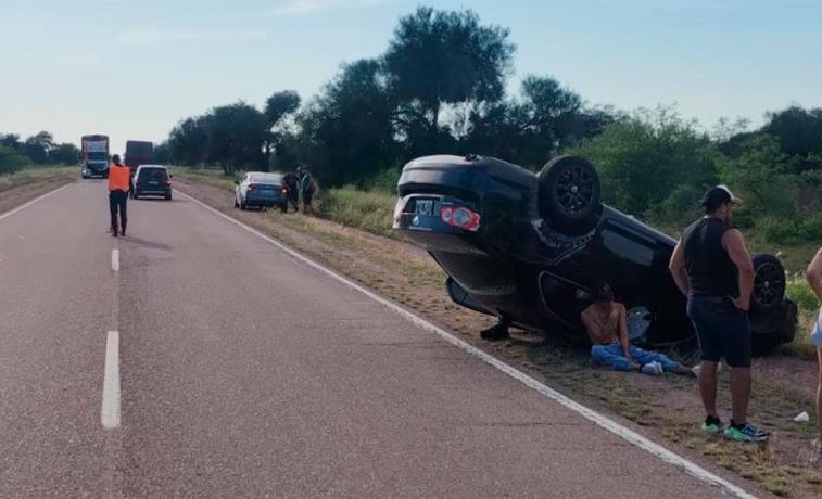 Joven alcoholizado volcó, luego de chocar a una familia salteña en la Ruta 34