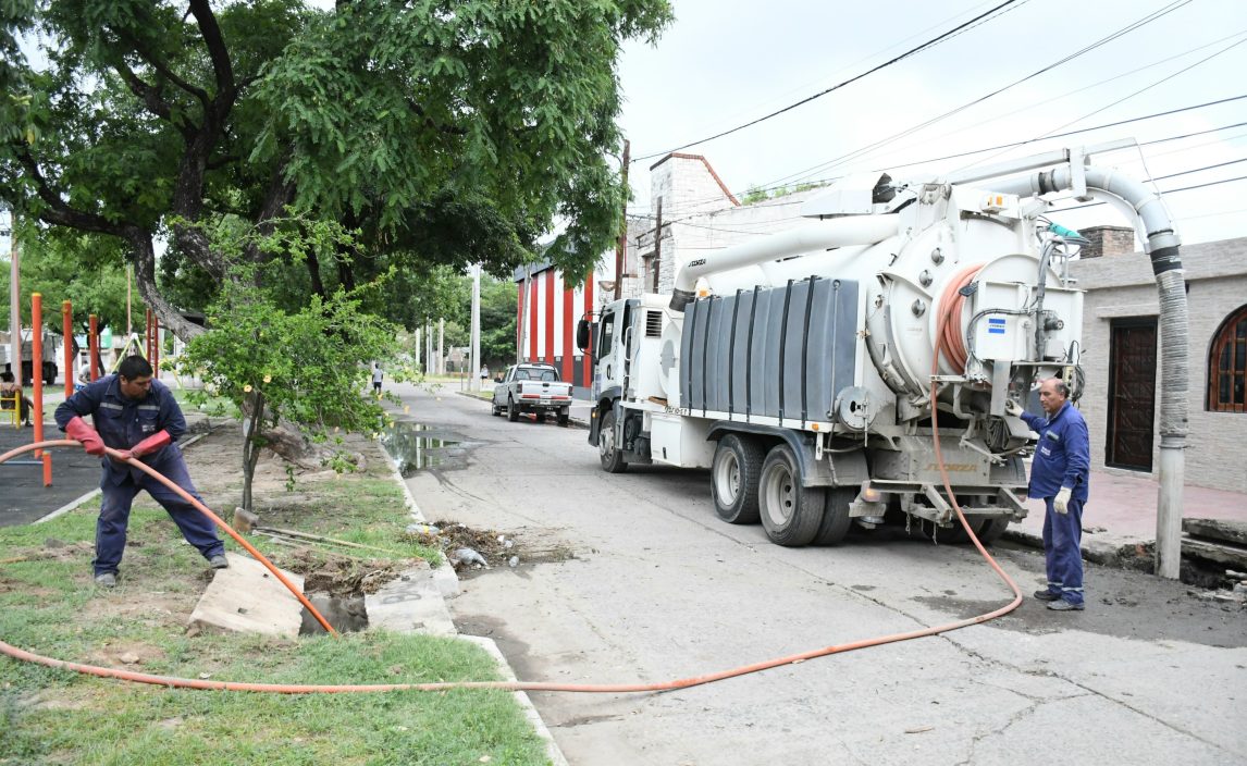 La comuna capitalina trabajó en la desobstrucción y mantenimiento de desagües entubados del barrio Jorge Newbery