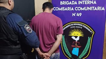 Atrapan a un hombre robando latas de atún y cerveza desde un conocido supermercado