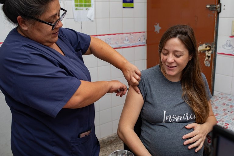 Lanzan campaña de vacunación para embarazadas en Añatuya