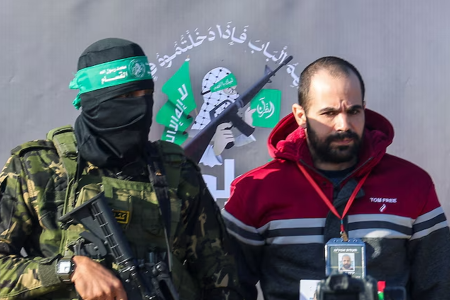 Hamas libera a tres rehenes en el marco del alto el fuego en Gaza; Israel excarcelará a más presos palestinos