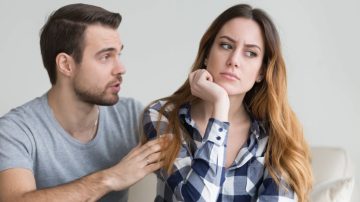 Cómo identificar si tu pareja te miente, según expertos en psicología