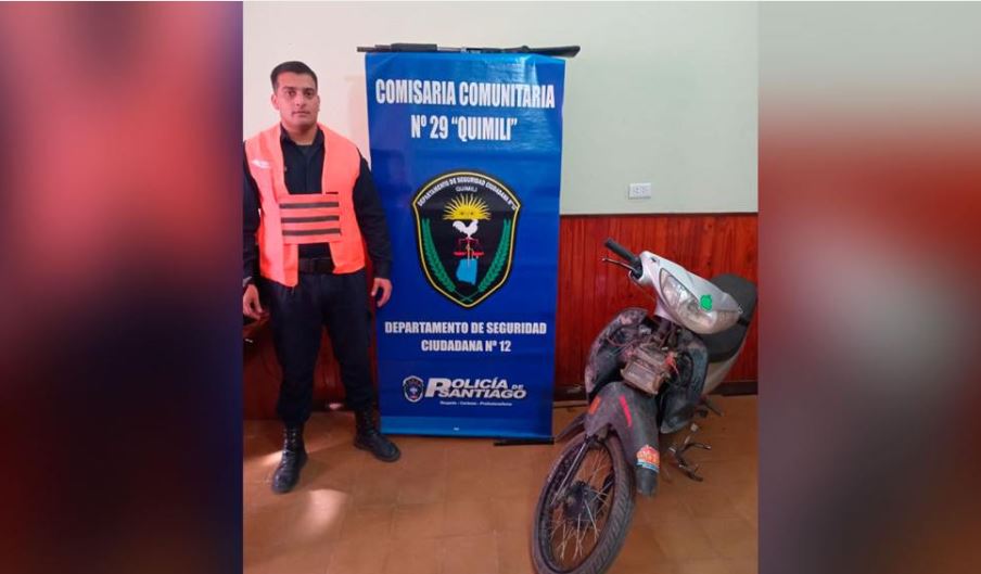 Una mujer llamó a la policía para devolver la moto que su hijo robó y escondió en su domicilio