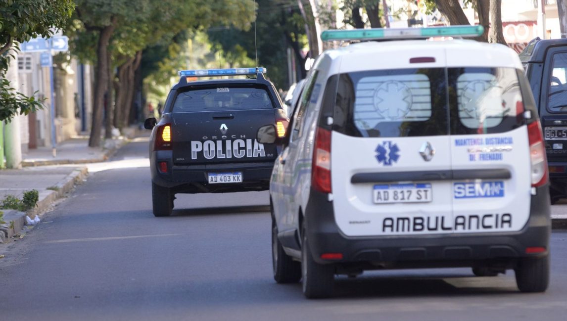 Vuelco en Ruta 11: una mujer perdió el control de su auto y terminó hospitalizada