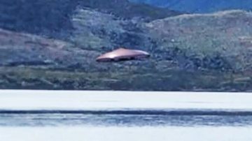 Turistas fotografiaron un objeto extraño en el Canal Beagle y afirman que es un OVNI