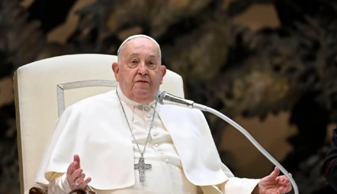 El patrimonio del papa Francisco era de apenas U$S 100