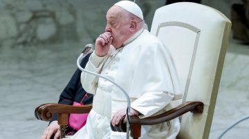 Así pasó la noche el Papa Francisco y publicaron una carta