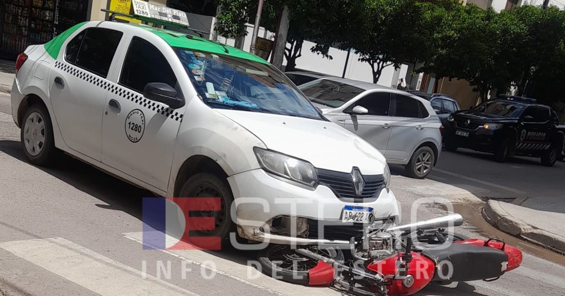Dos albañiles sufrieron heridas tras chocar contra un remis en pleno Centro