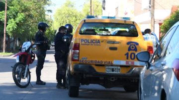 Bandeño chocó a un policía con su moto KTM Duke 390cc por eludir un control vehicular