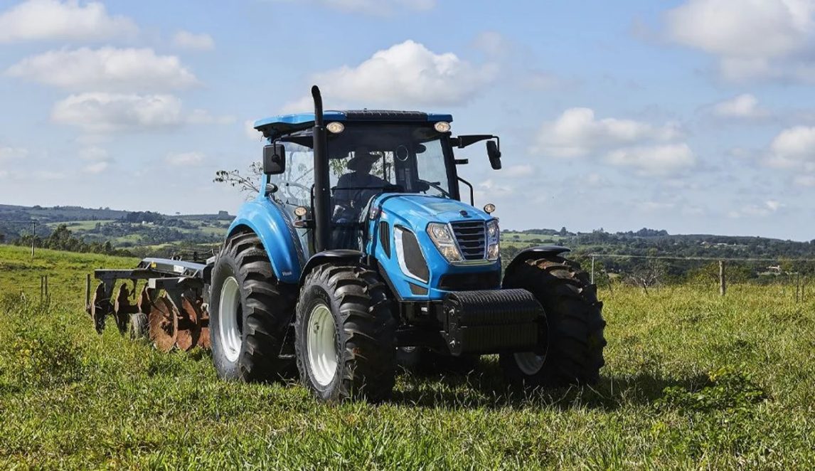 Fatal e insólito accidente: murió un hombre mientras reparaba un tractor