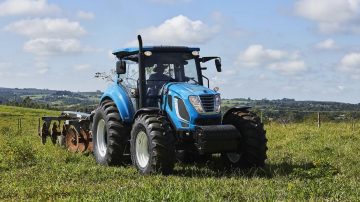 Fatal e insólito accidente: murió un hombre mientras reparaba un tractor