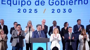 Yamandú Orsi juró como nuevo presidente de Uruguay hasta 2030