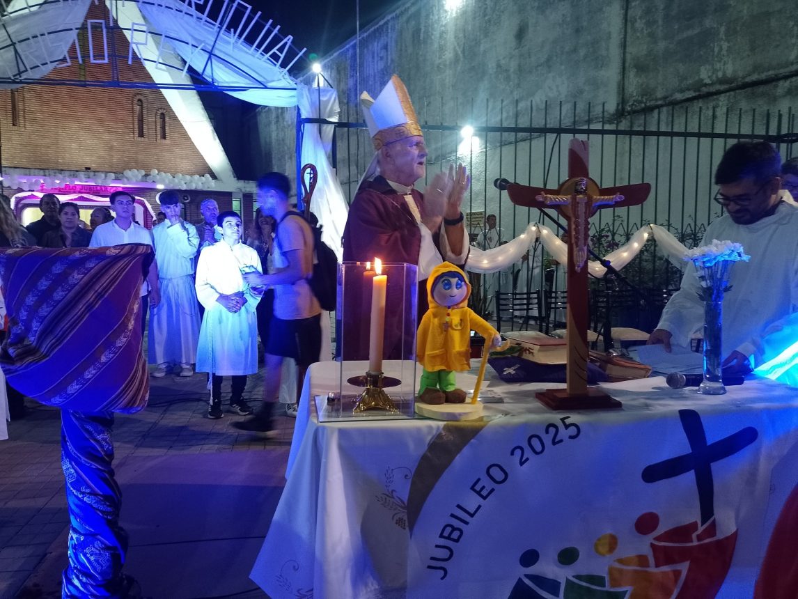 “No se puede amar a Dios sin amar al hermano”, afirmó Bokalic en la apertura de una nueva Puerta Santa