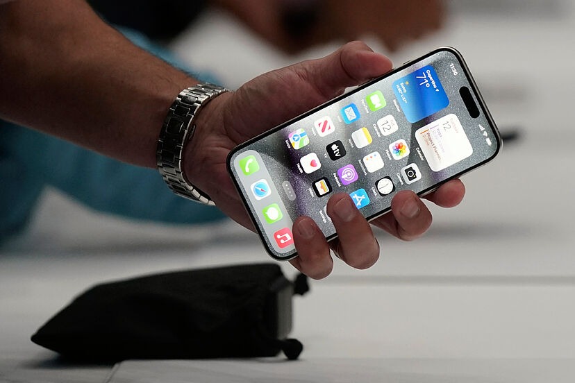 Le robaron su iPhone 15 y ofrece recompensa a quien la ayude a recuperarlo