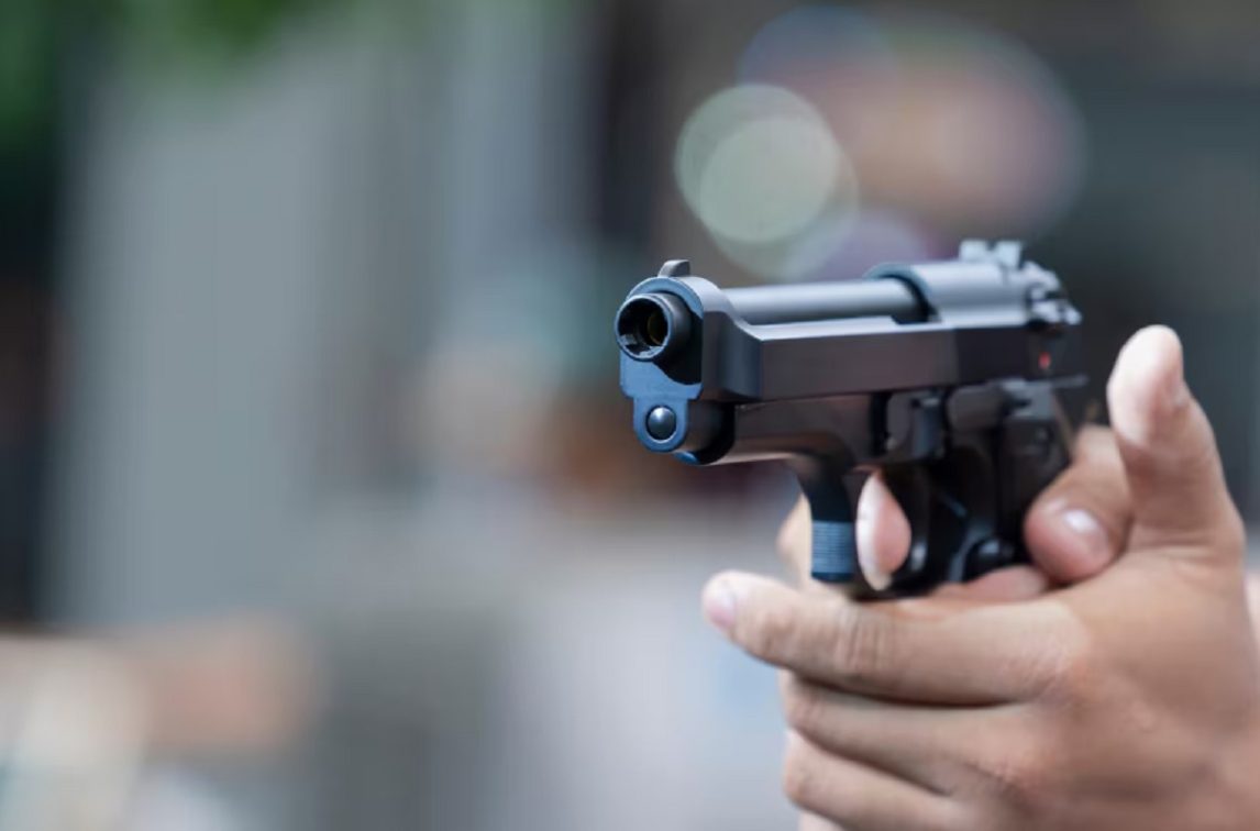 Insólito: apuntó con un arma de juguete a una mujer luego de discutir por el tránsito