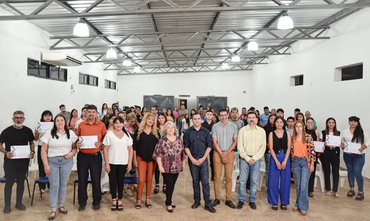 Entregaron certificados a una nueva camada de egresados de la Escuela de Artes y Oficios de Clodomira
