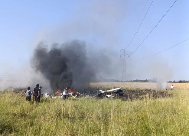 Se precipitó un helicóptero que combatía incendios en Corrientes: su chofer sufrió heridas leves