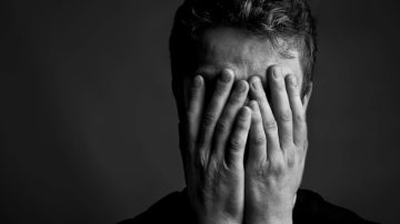 Su novia lo hirió en el pecho tras una discusión