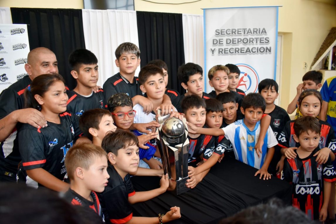 FOTOS | La Copa Argentina obtenida por Central Córdoba en 2024 llegó a Tintina
