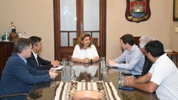La intendente Fuentes recibió en el salón de acuerdos al director de Sustentabilidad sin Fronteras