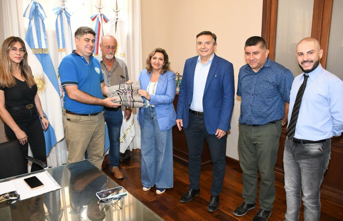 La intendente Fuentes recibió en el salón de acuerdos a las autoridades de la escuela Santiago Maradona
