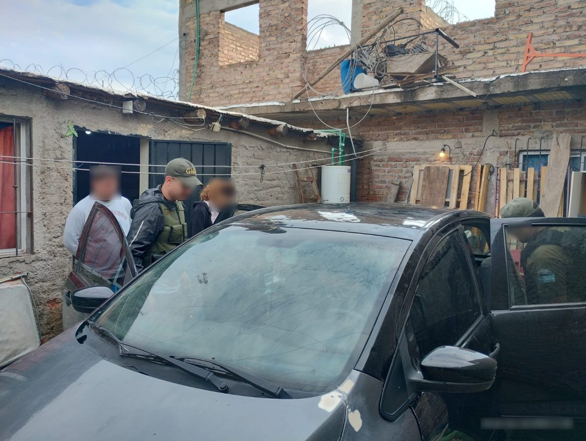 FOTOS: Gendarmería irrumpió en cuatro casas y encontró cocaína y marihuana