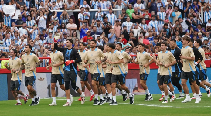 Amistoso en beneficio de Bahía Blanca: los campeones del Mundo vencieron 2-0 al Sub-20