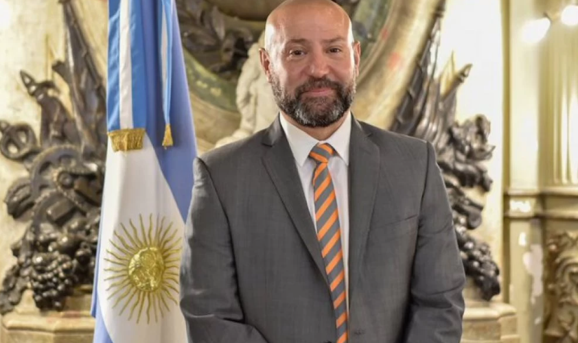El Gobierno pidió “disculpas sinceras y públicas” por llamar “idiotas” y “débiles mentales”