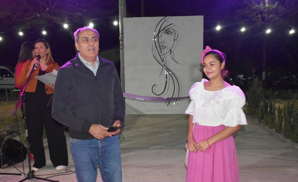 Inauguran en Colonia El Simbolar un monumento en homenaje a las mujeres
