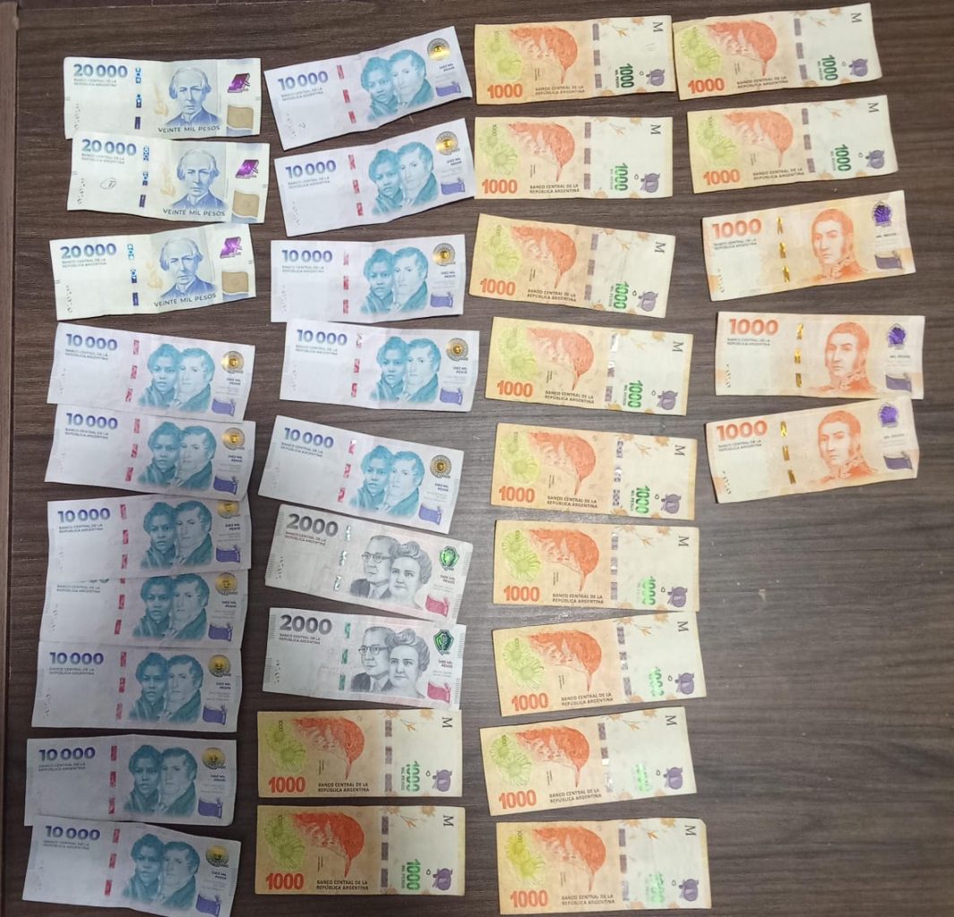 Tres mujeres, obligadas a devolver $200.000 que le robaron a un hombre que les obsequió un sillón