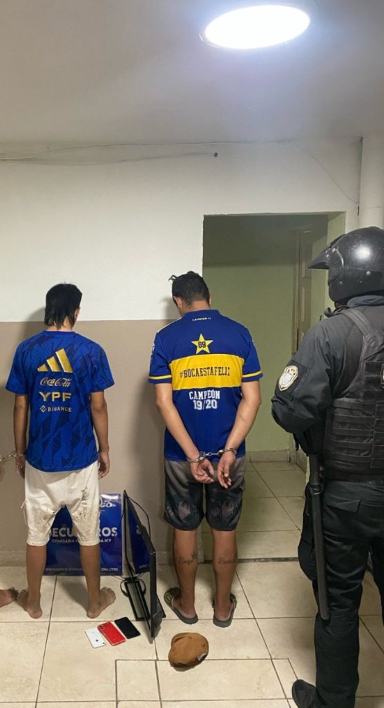 Secuestran arma de fuego, TV, motos y celulares a sujetos que protagonizaban una gresca