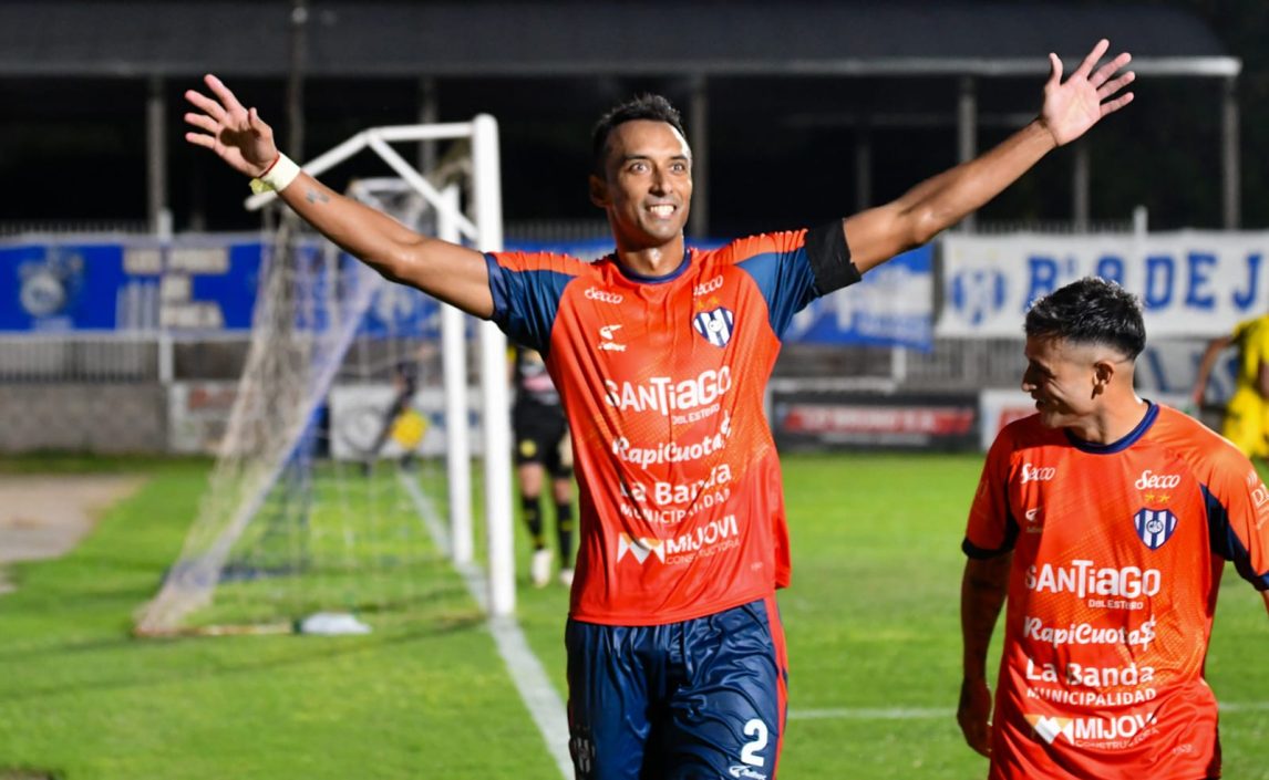 Sarmiento volvió a La Banda con una goleada sobre Crucero del Norte