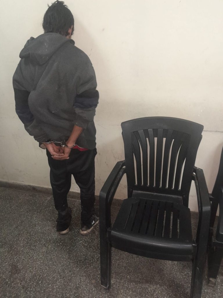 Fernández: detienen a un joven por intentar extorsionar a una familia con objetos robados