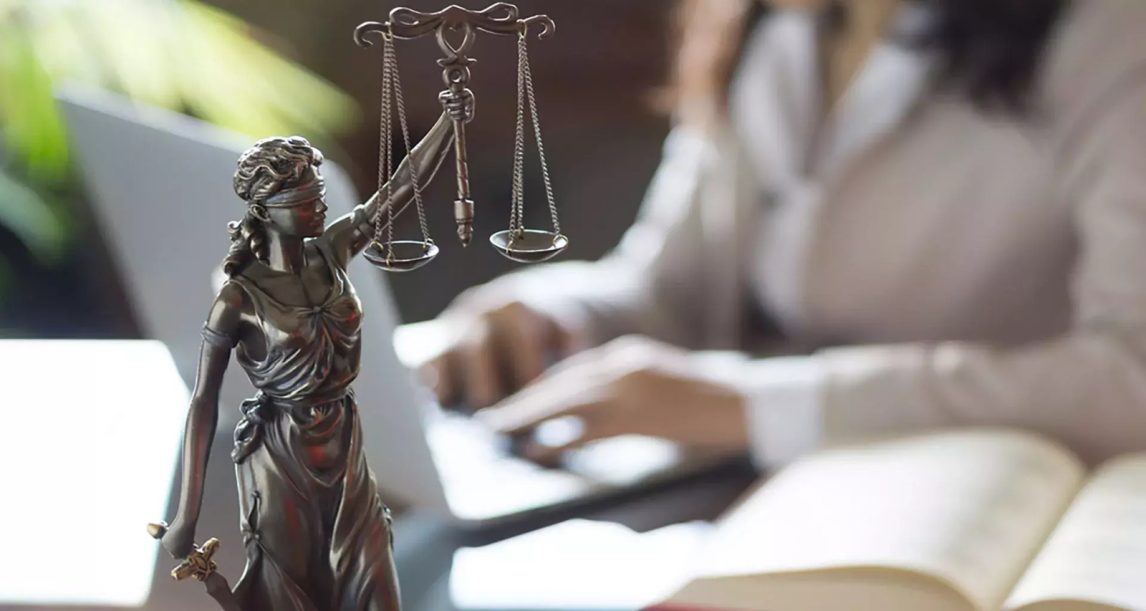 La detuvieron por hacerse pasar por abogada para cobrar por trámites judiciales