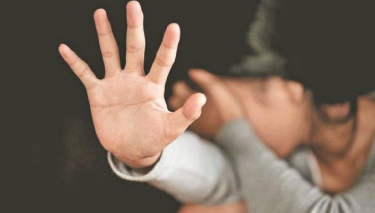 Una adolescente denunció que fue víctima de un abuso en su propia habitación